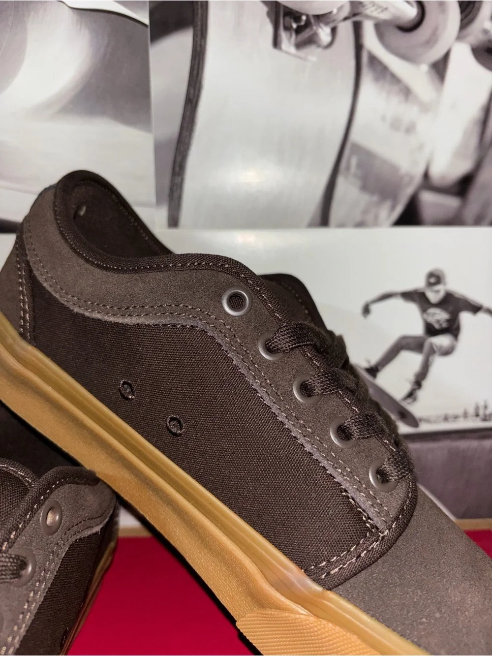 Vans Chukka Low sz 8.0 Men’s 9.5 Woman